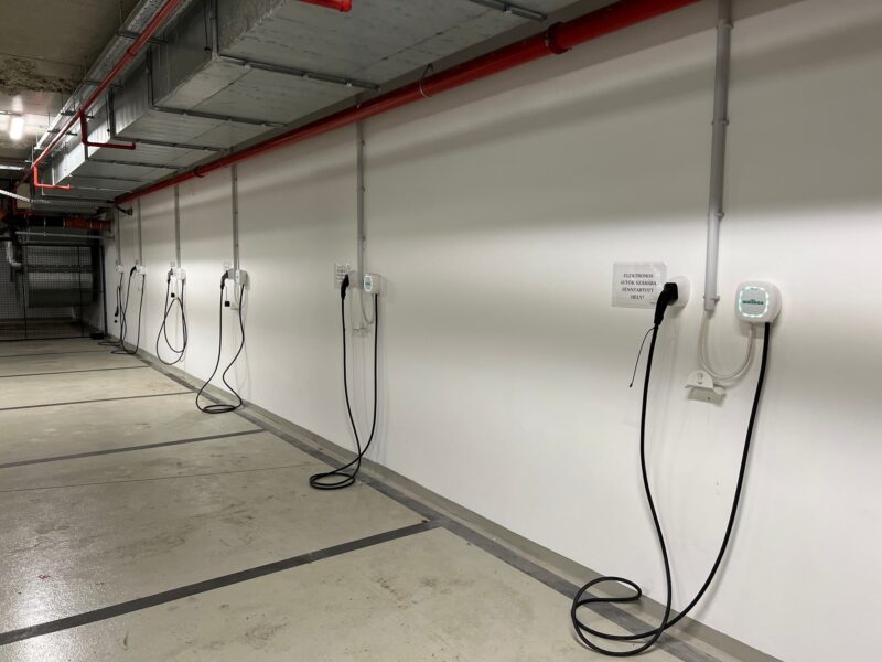 elektromos autó töltő,elektromos autó töltő telepítés,elektromos autó,fali töltő,töltés,elektromos autó,telepítés,otthoni,otthon,,