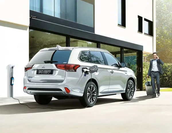 Használt plug in hibrid autó töltése otthoni fali töltőről, Mitsubishi Outlander PHEV Type 2 töltéssel