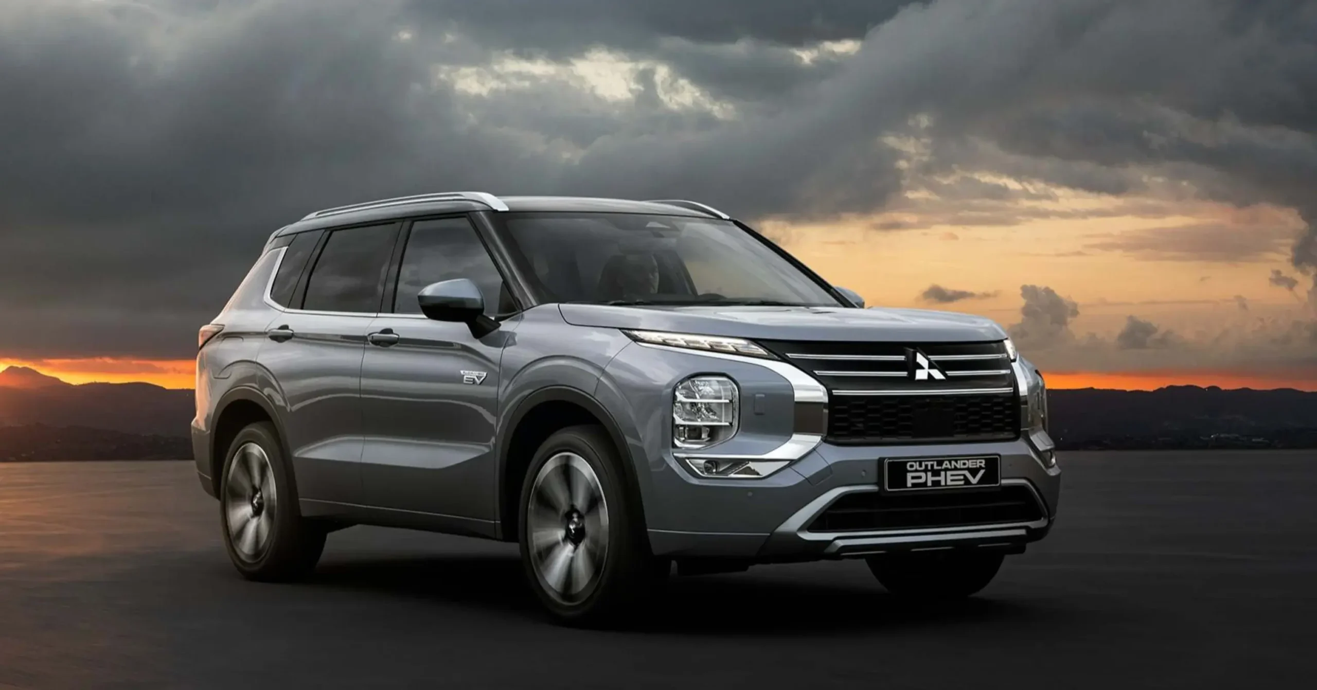 Használt plug in hibrid autók egyik népszerű példája, Mitsubishi Outlander PHEV otthoni töltési infrastruktúrával